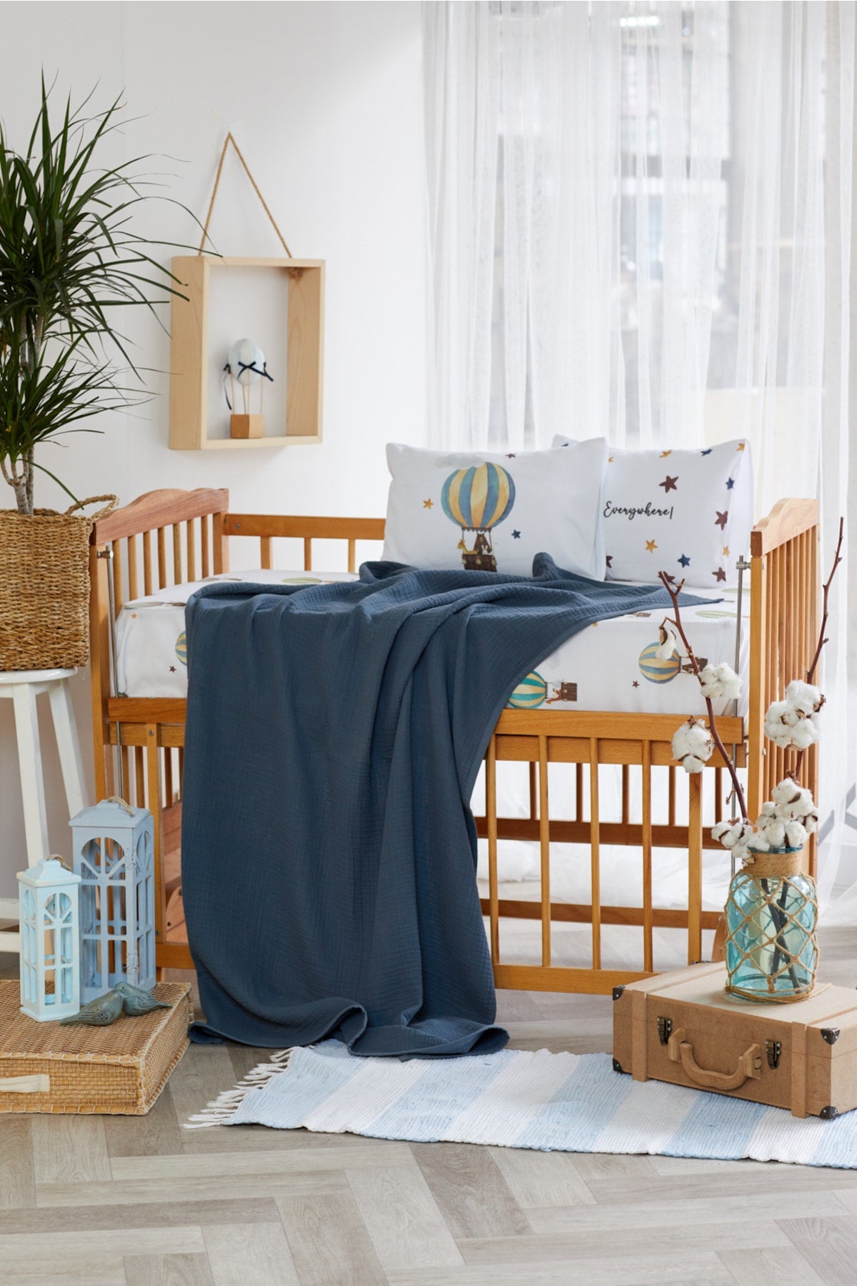 Organic Muslin Picture Baby Bedding - Star And Flying Balloon Themed