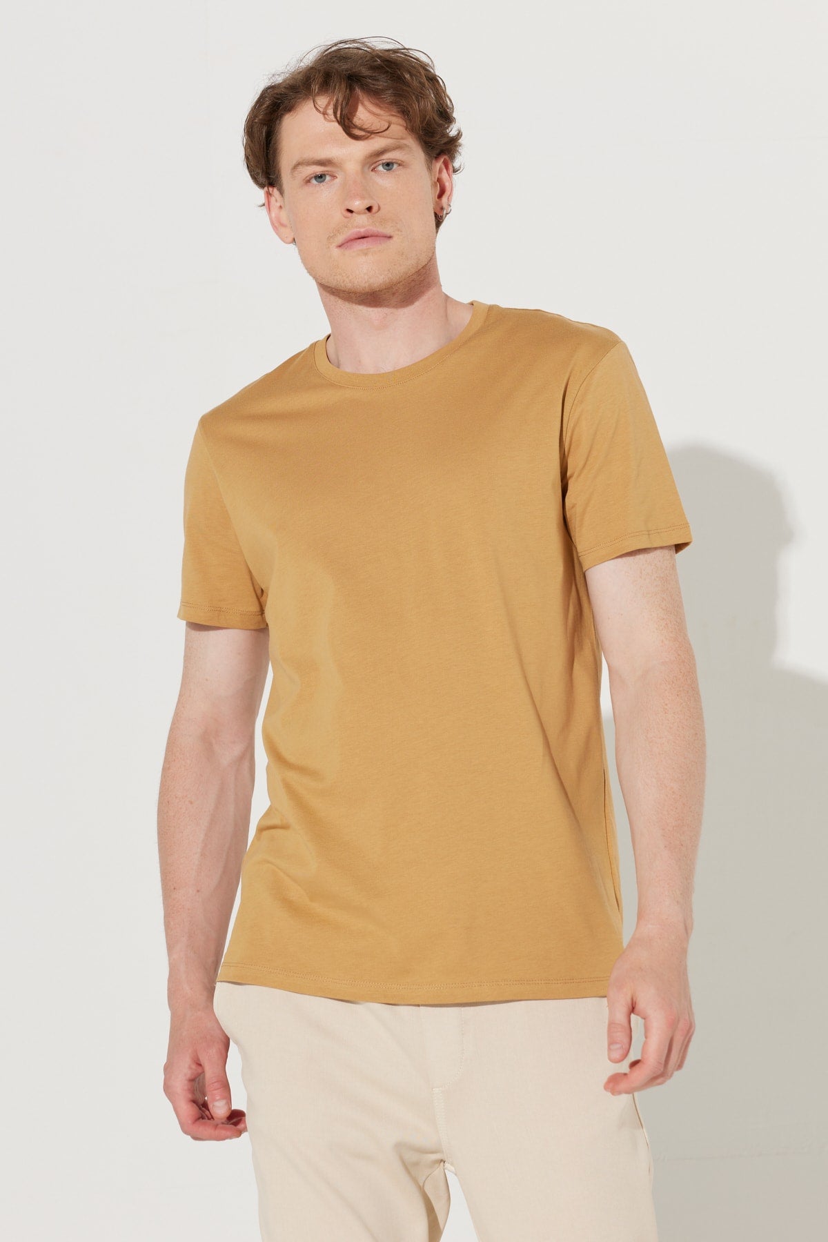 Men'S Mustard Slim Fit Slim Fit 100% Cotton Crew Neck Short Sleeved T-Shirt