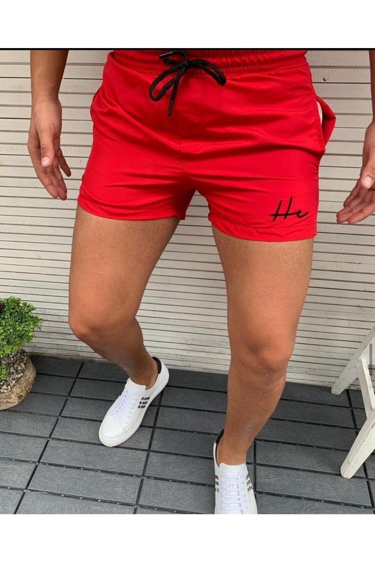 Roter, einfarbiger Marine-Shorts-Badeanzug für Herren mit Taschenmodell