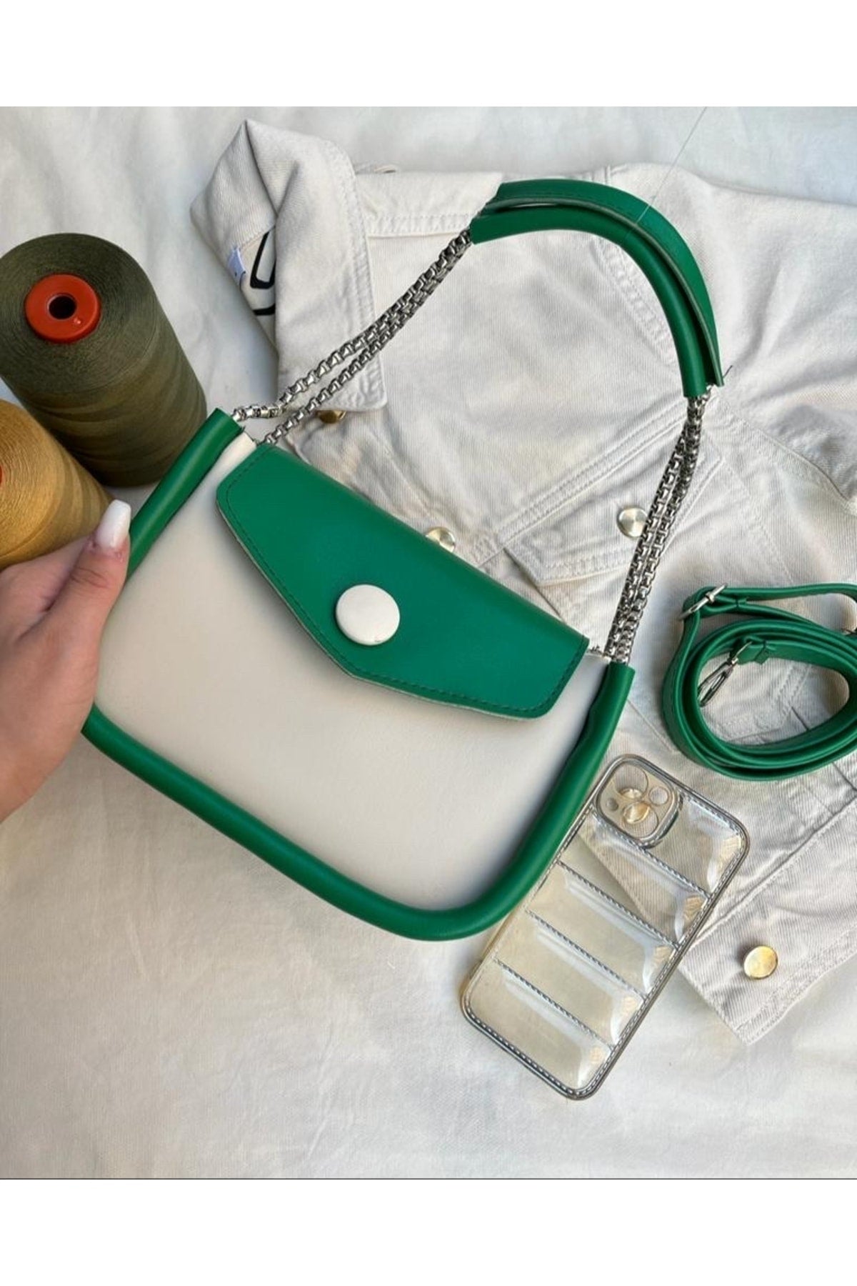 Damen Baguette-Tasche mit Kette in Grün/Creme