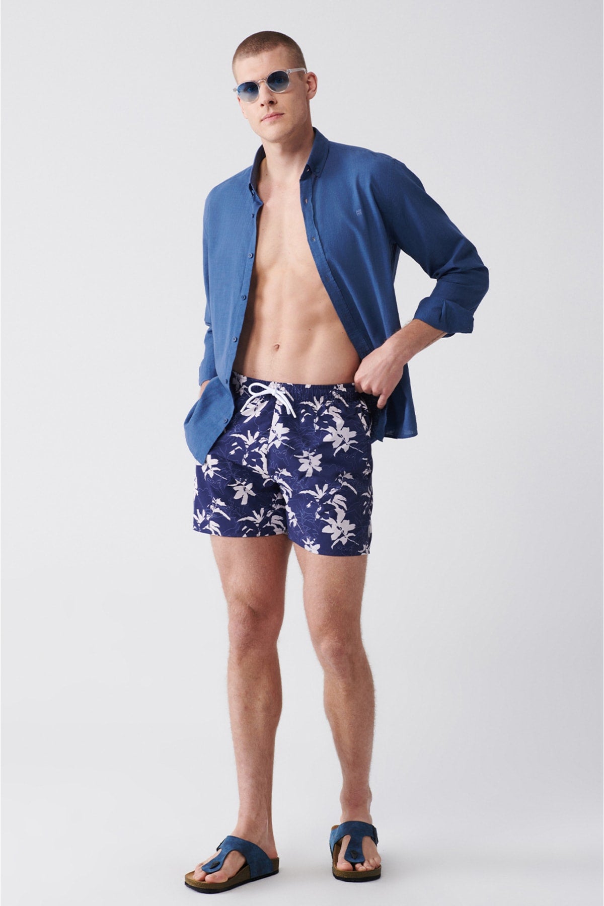Men'S White-Navy Blue Quick Dry Printed Standard Size Swimwear Marine Shorts E003802