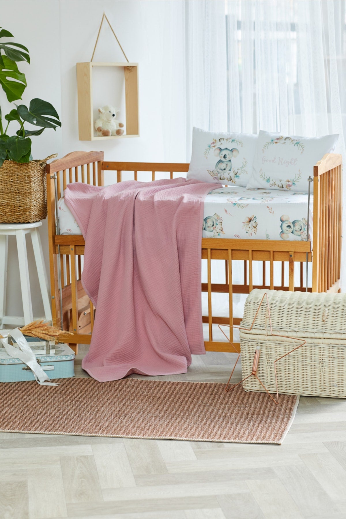 Organic Muslin Picture And Cotton Satin Baby Bedding - Koala And Flower Themed