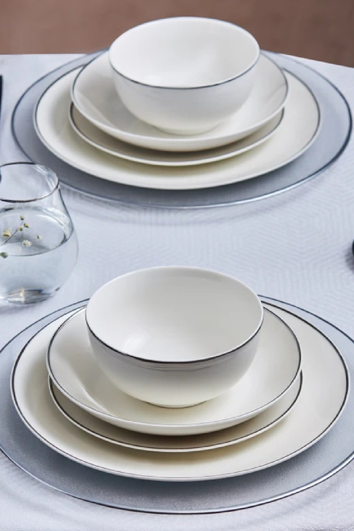 Leon Platinum 24 Pieces 6 Person Porcelain Dinnerware