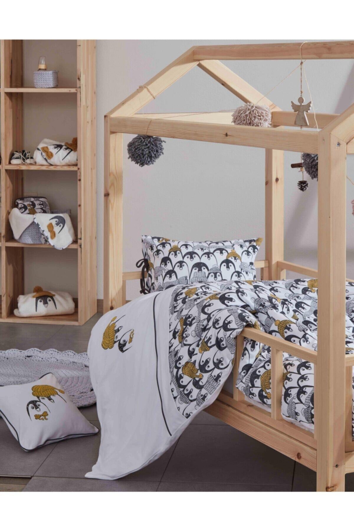 Pingu Baby-Bettwäscheset aus Bio-Baumwolle, Weiß - Anthrazit