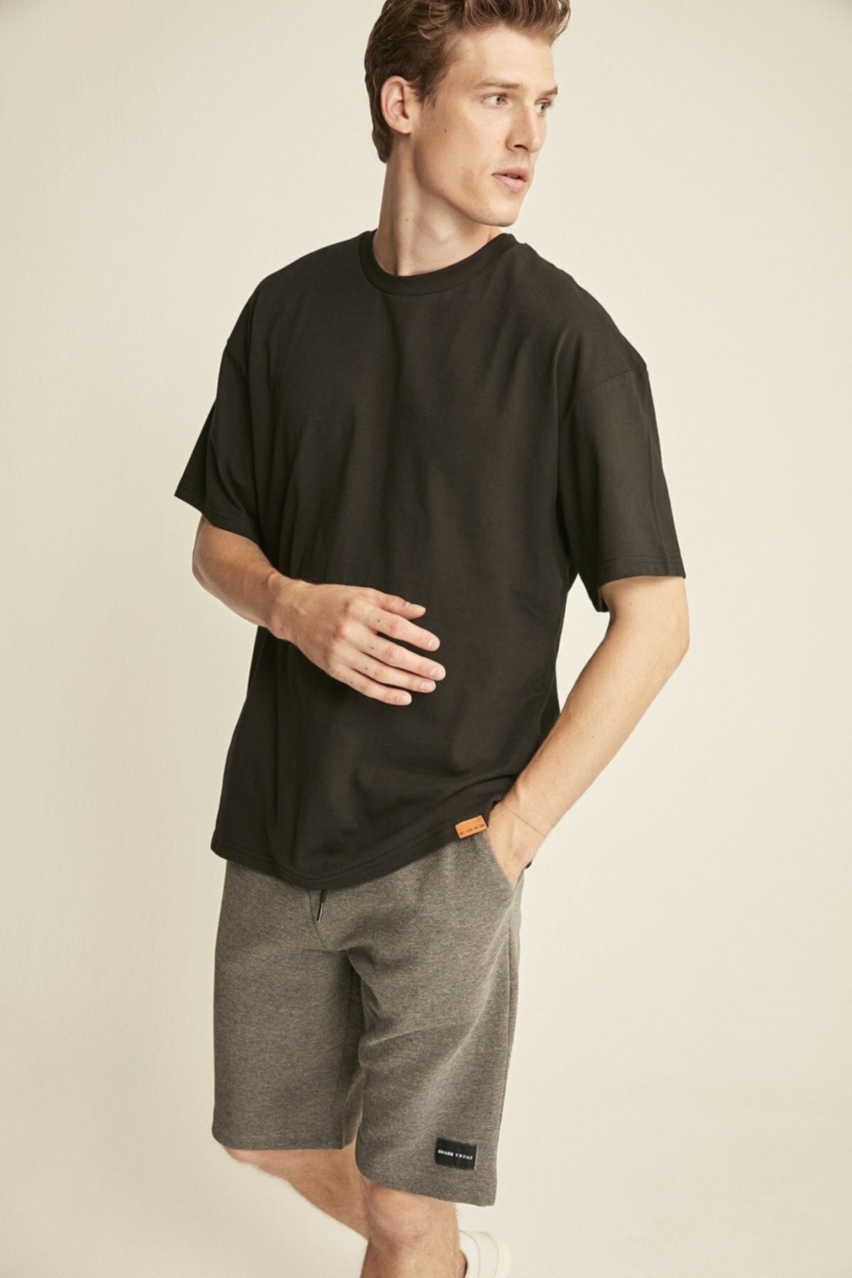 Schwarzes Oversize-T-Shirt „Jett“