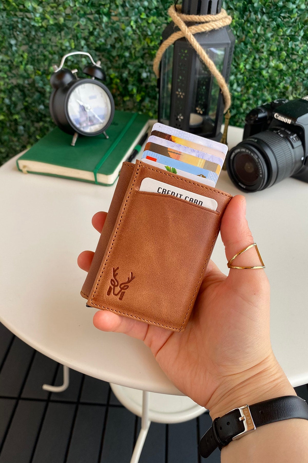 Pescol - Taba Smartcard-Etui/Geldbörse aus echtem Leder mit RFID-geschütztem Mechanismus, Handwerkskunst auf höchstem Niveau