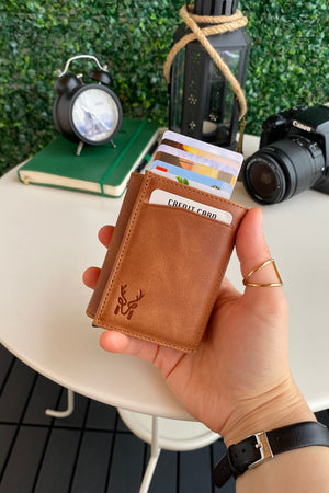 Pescol - Taba Smartcard-Etui/Geldbörse aus echtem Leder mit RFID-geschütztem Mechanismus, Handwerkskunst auf höchstem Niveau