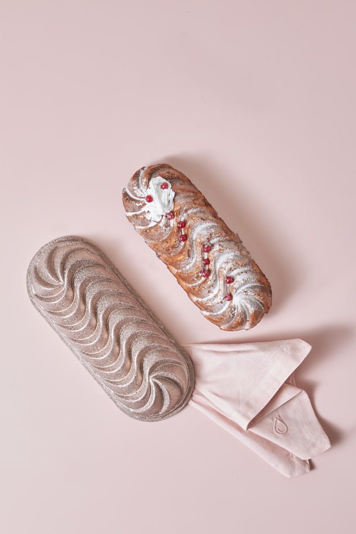 Boucle Baton Cake Mold Rosegold
