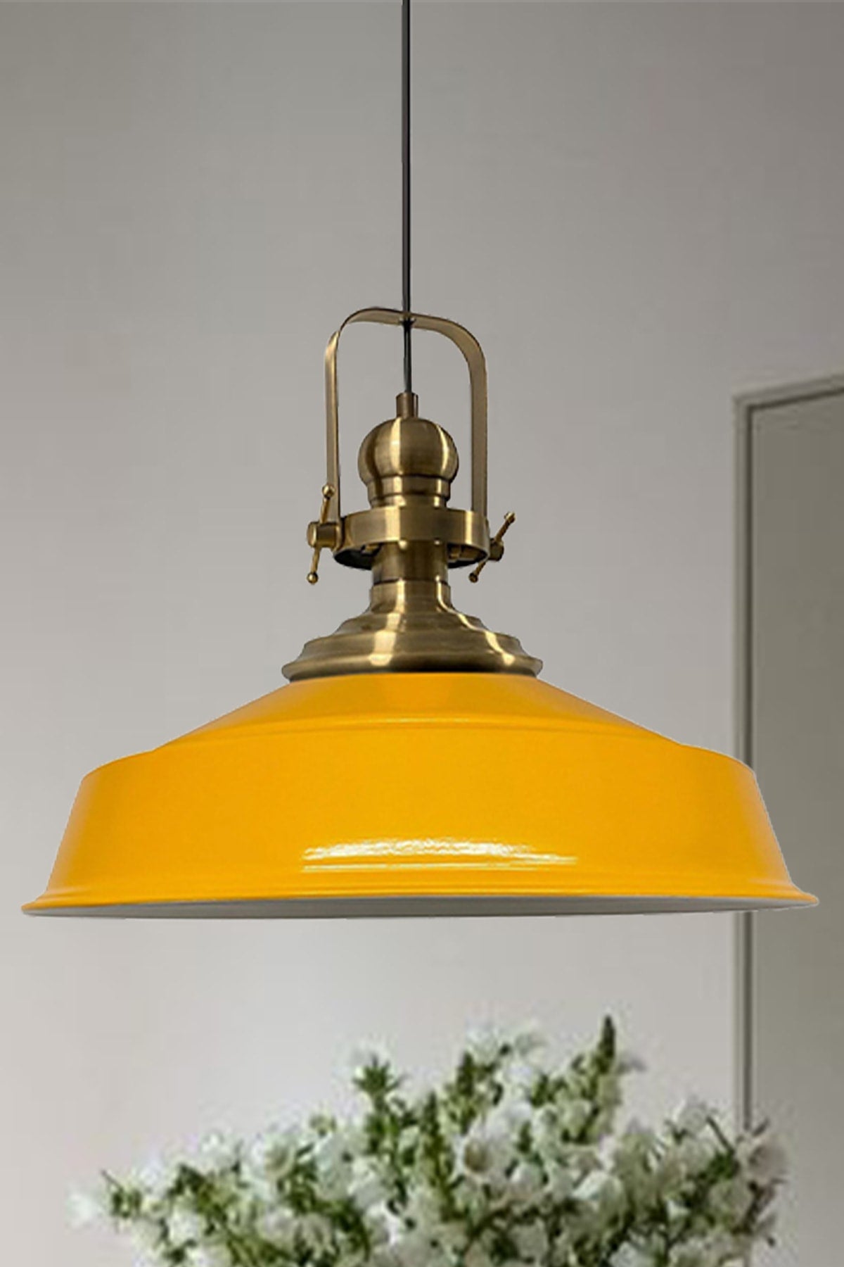 Yellow Noble Single Chandelier Antique Headboard Retro Pendant Lamp Restaurant Cafe Living Room Chandeliers