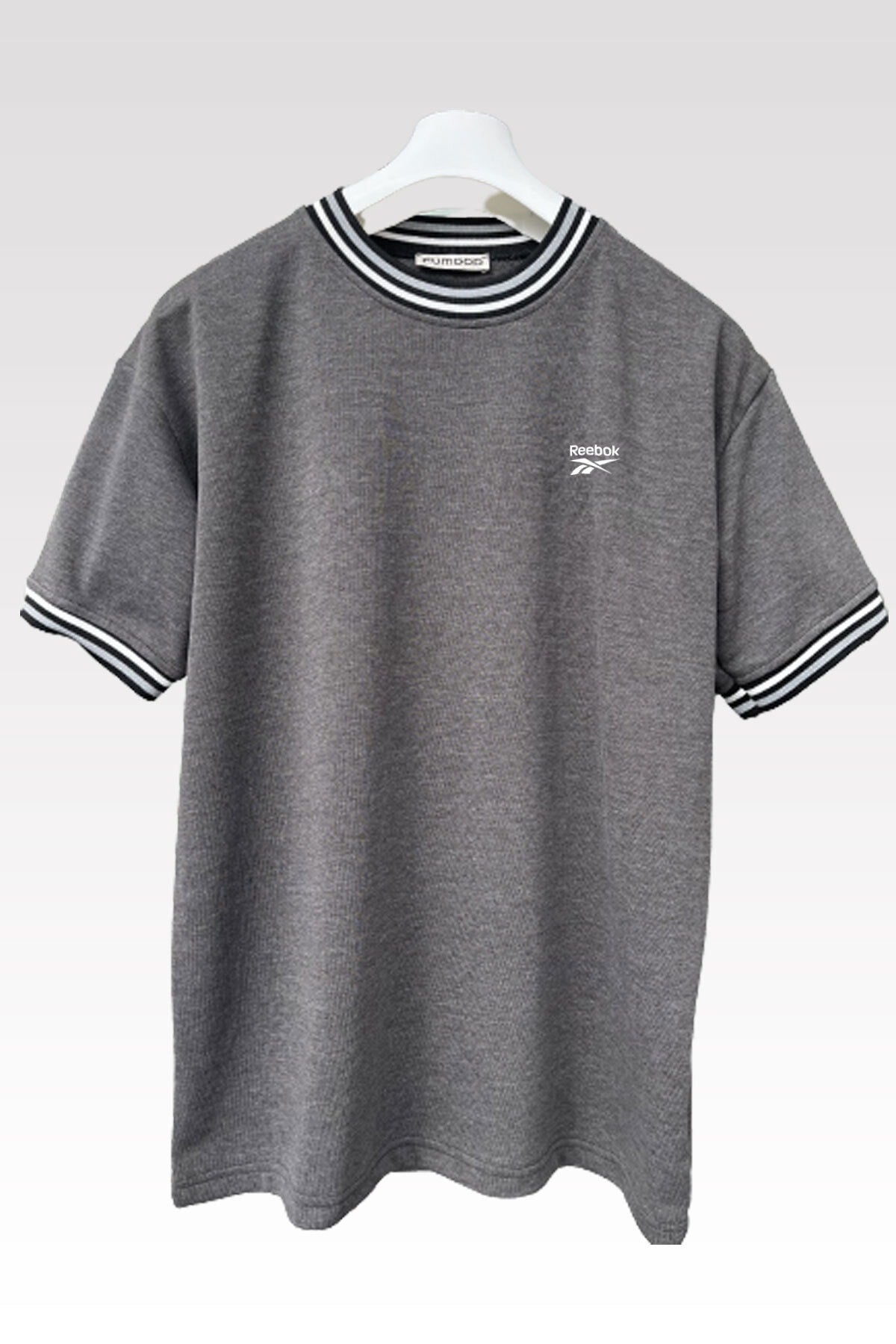 Unisex Graues Sommer-T-Shirt mit Oversize-Muster der neuen Saison