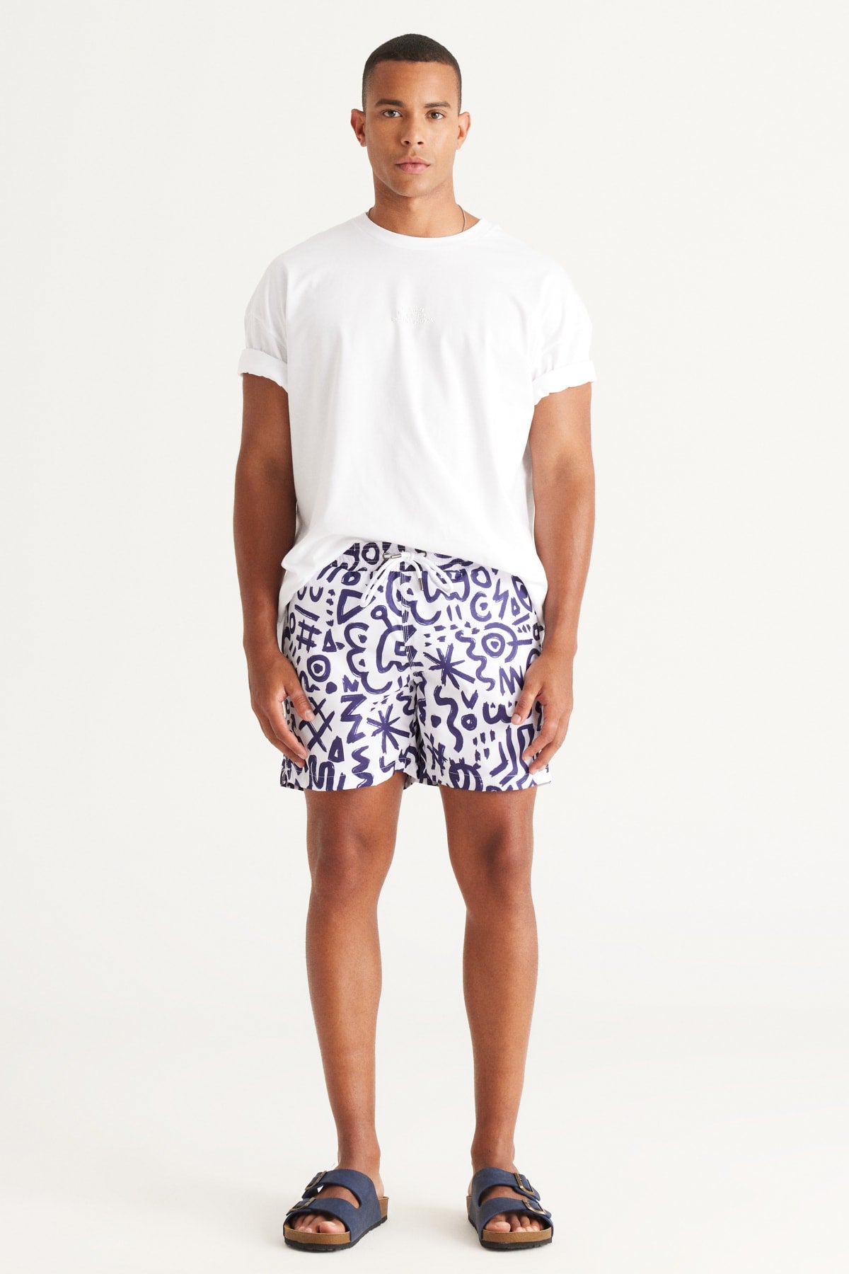 Men'S White-Navy Blue Standard Fit Regular Fit Side Pockets Patterned Swimwear Marine Shorts