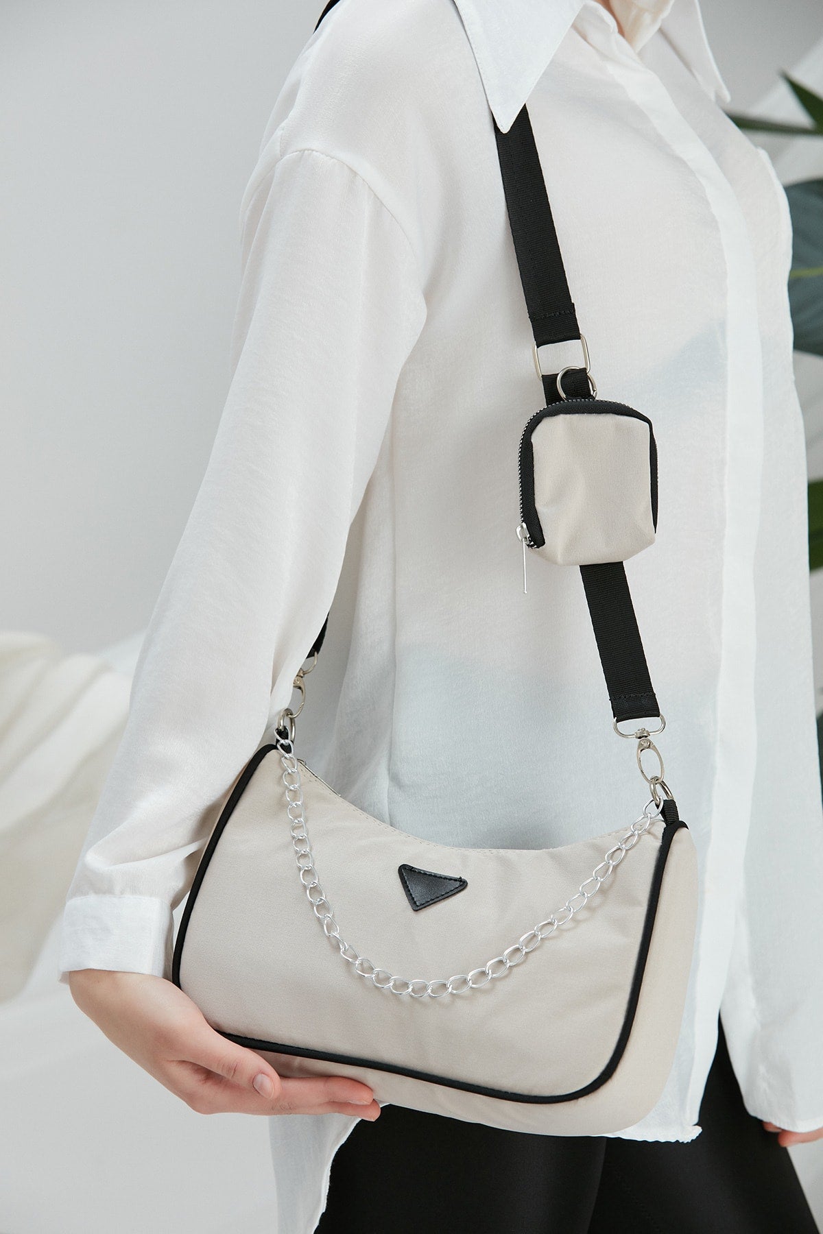 Cream Women'S Cross Shoulder Bag With U6 Chain Strap Detailed And Adjustable Strap Wallet B:12 E:27 G:1