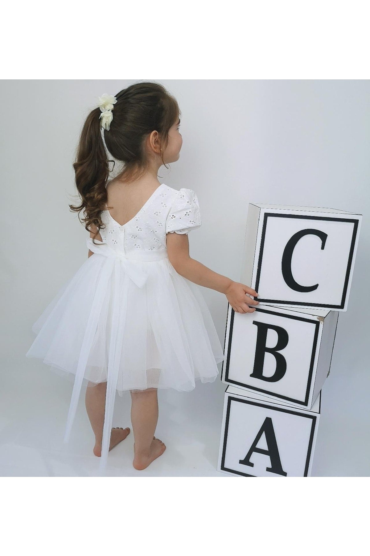 Weißes Kinderkleid mit Tutu und Wassermelonenärmeln, bestickt (Produktbeschreibung unbedingt lesen)