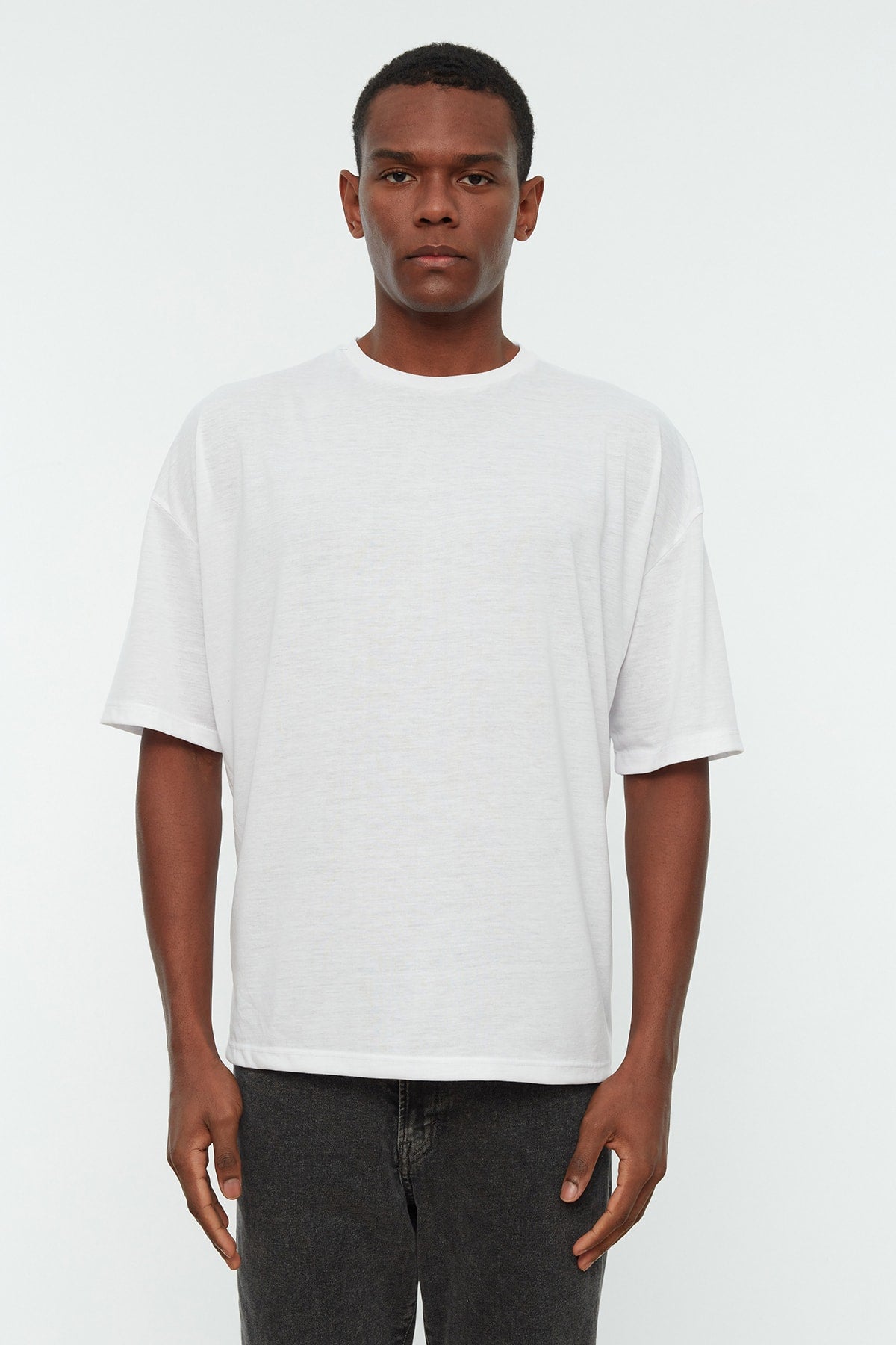 White Men's Basic Oversize Crew Neck Short Sleeve T-Shirt TMNSS22TS0300