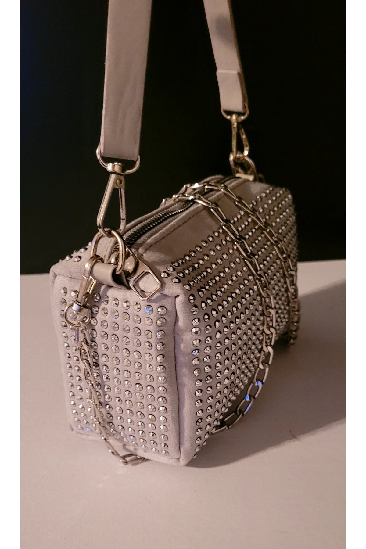Bhm Hand- und Schultertasche mit Kettenriemen in Grau