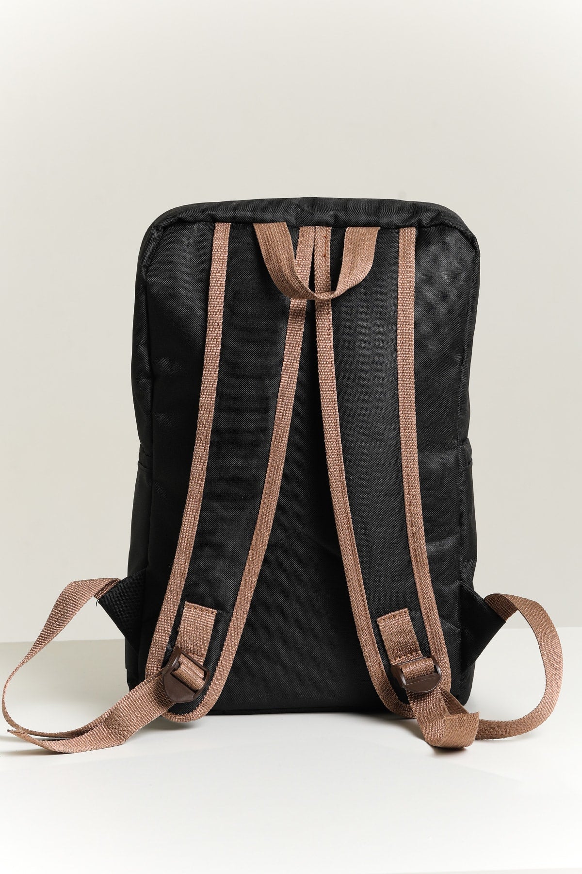 Unisex Black 100% Genuine Leather Detailed Waterproof 15.6 Inch Multi-Compartment Backpack With Laptop Compartment