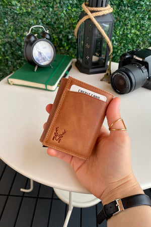 Pescol - Taba Smartcard-Etui/Geldbörse aus echtem Leder mit RFID-geschütztem Mechanismus, Handwerkskunst auf höchstem Niveau