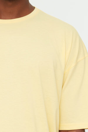 Gelbes Herren Basic Rundhals Oversize Kurzarm T-Shirt Tmnss22Ts0317