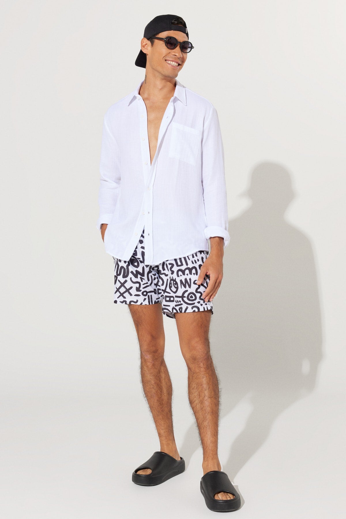 Men's White-black Standard Fit Regular Fit Side Pockets Patterned Swimwear Marine Shorts