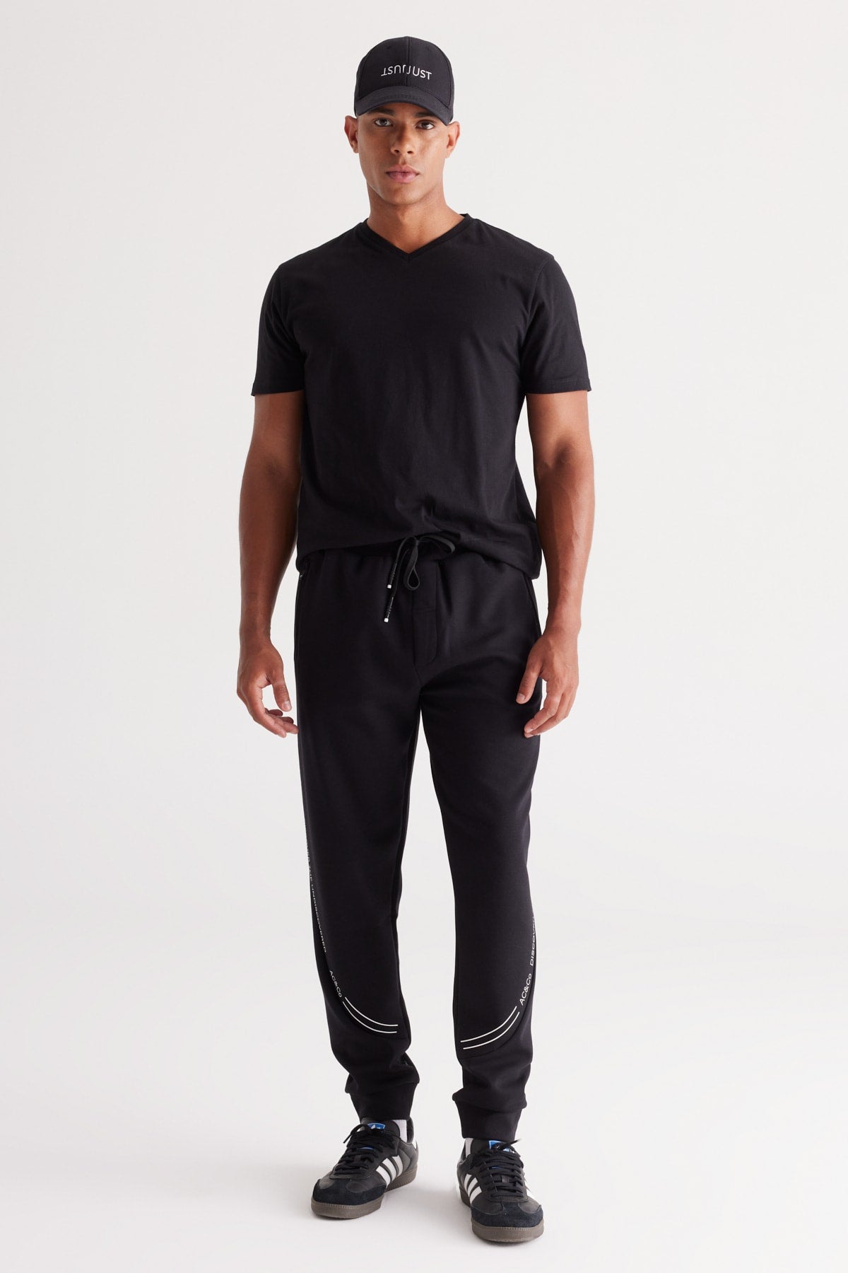 Men's Black 100% Cotton Slim Fit Slim Fit V-Neck Short Sleeved T-Shirt