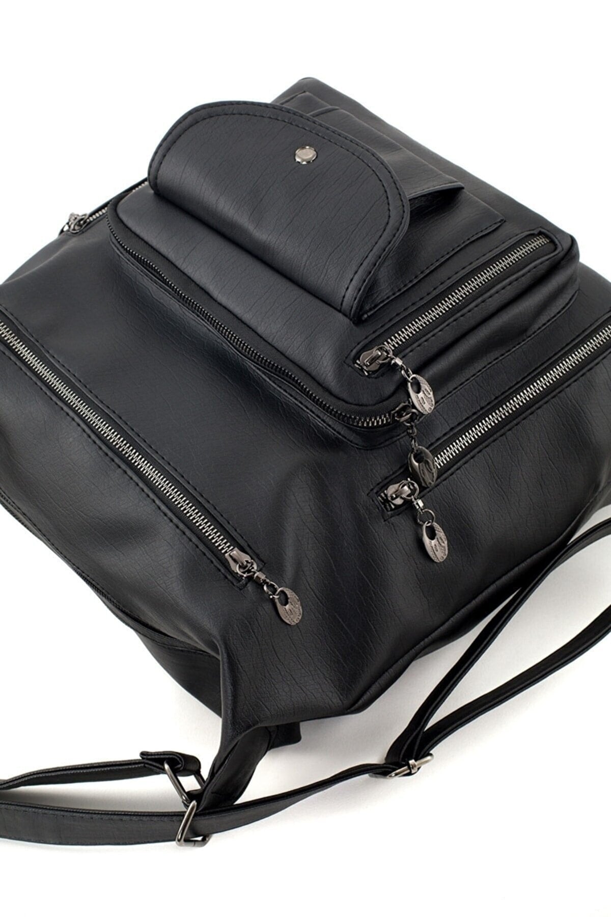 Schwarze Ledertasche für Damen mit Rücken- und Handwäsche – sowohl Rücken- als auch Schultertasche