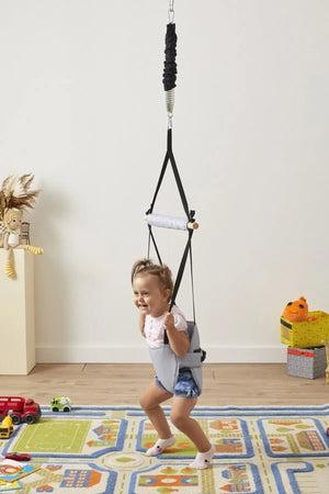 Hoppala Bouncer Kangaroo, Balance Baby Walker mit Feder Naturholz Grau