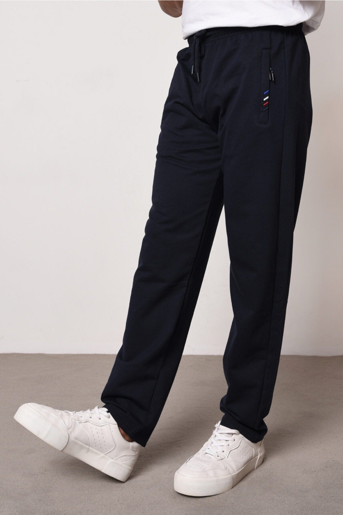 Marineblaue Jogginghose für Herren mit Reißverschlusstasche, Stickerei und detailliertem geradem Bein und lässiger Passform