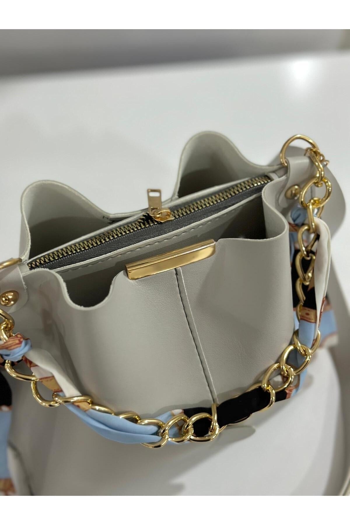 Women'S Scarf Light Gray Chain Accessory Soft Leather 3-Compartment Hand, Arm And Shoulder Bag