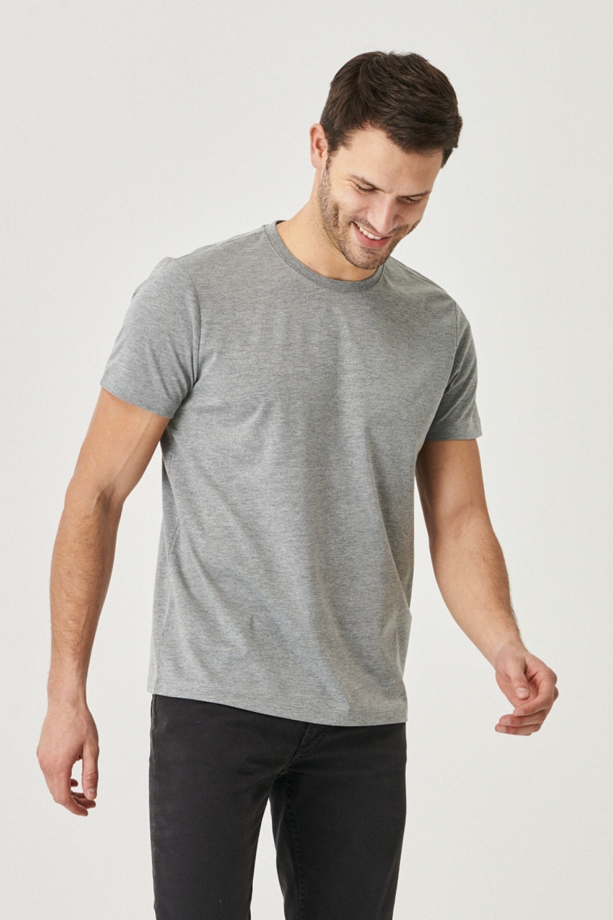 Men's Dark Gray Cotton Slim Fit Slim Fit Crew Neck Short Sleeved T-Shirt