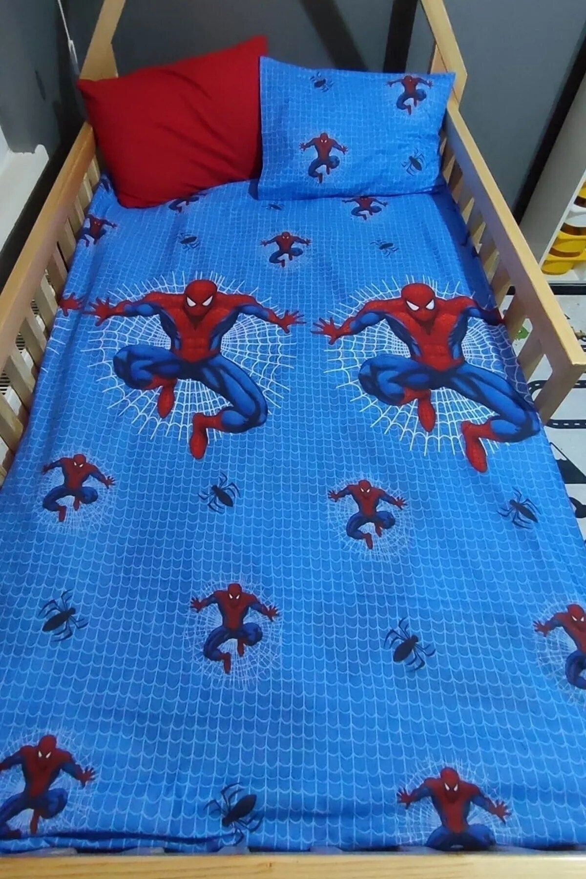 Spider-Man Child Bedding Set With Single Elastic Bed Sheet 100X200 (2 Cushions)
