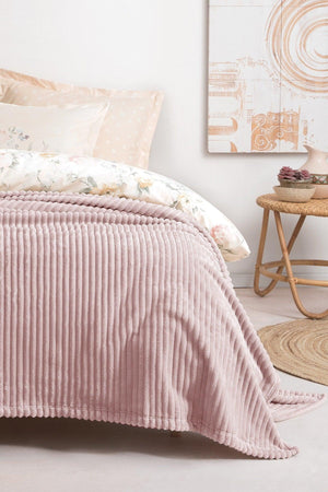Holly Wellsoft Single Blanket - Powder - Swordslife