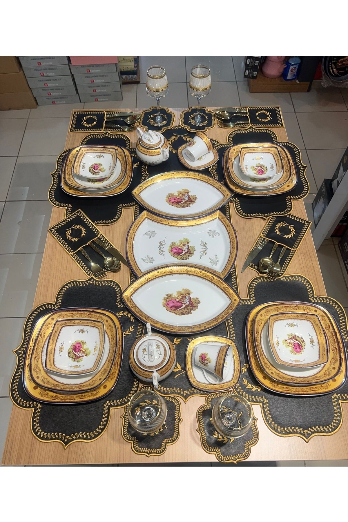 Dinner Set for 12 Persons Porcelain Patterned Antique 82 Piece Dinner Set Gold-gold