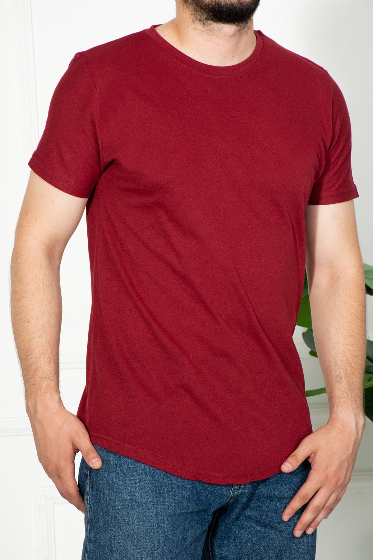  Белая мужская бордово-красная приталенная футболка 1000