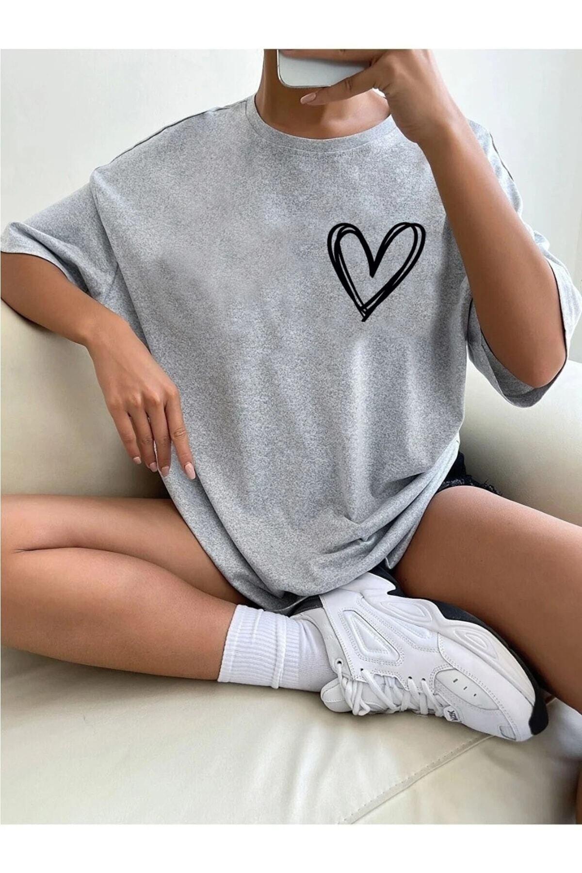 Minimal Heart Print Oversize Tshirt. - Swordslife