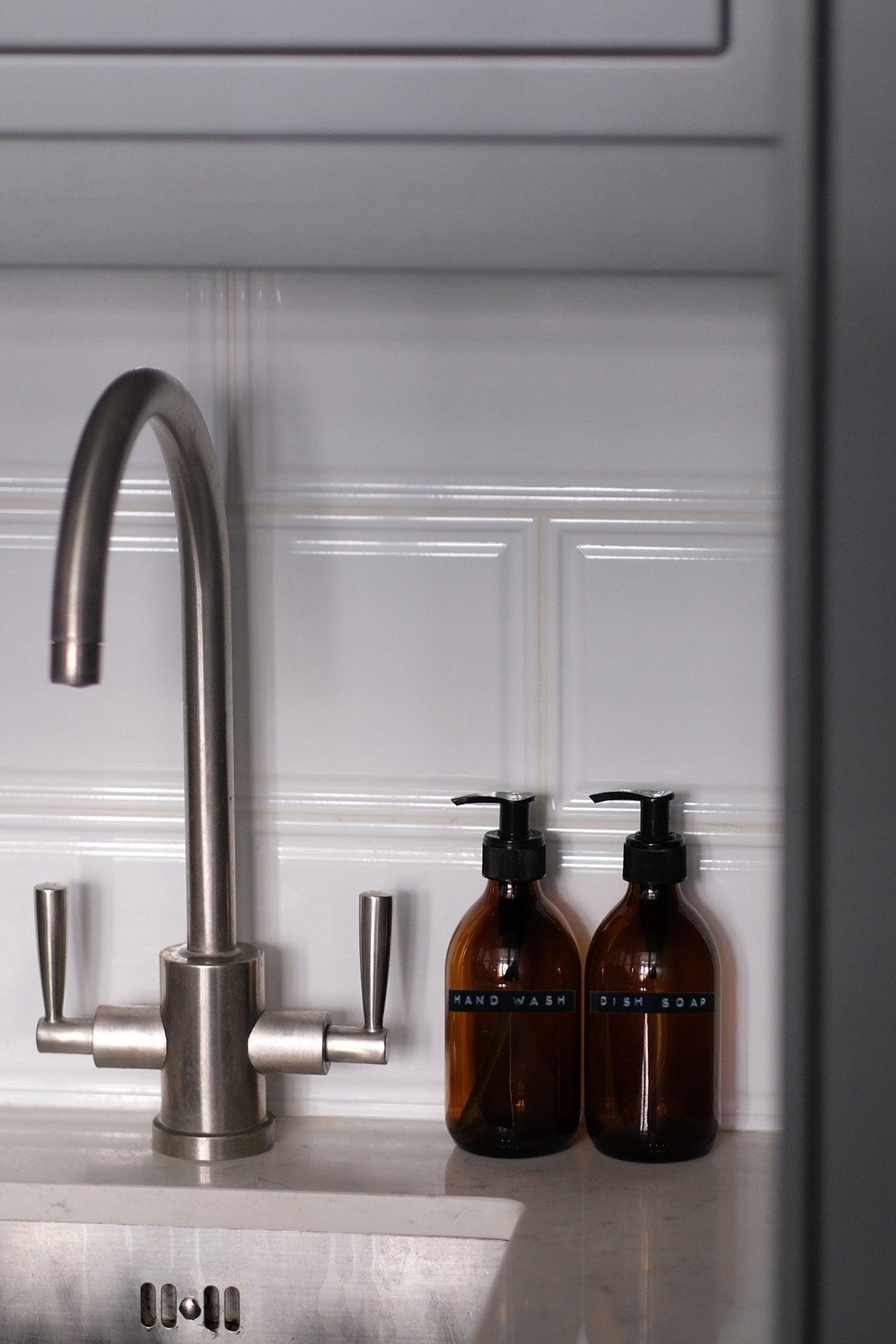 300ml Amber Glas flüssige Seife Retro Design 3d Tag Hand Wash-Dish Seife ( 2 Stück) - Swordslife