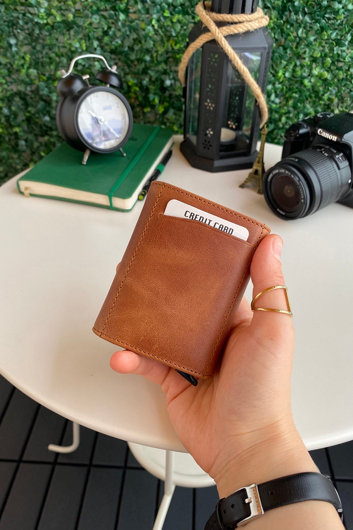 Pescol - Taba Smartcard-Etui/Geldbörse aus echtem Leder mit RFID-geschütztem Mechanismus, Handwerkskunst auf höchstem Niveau