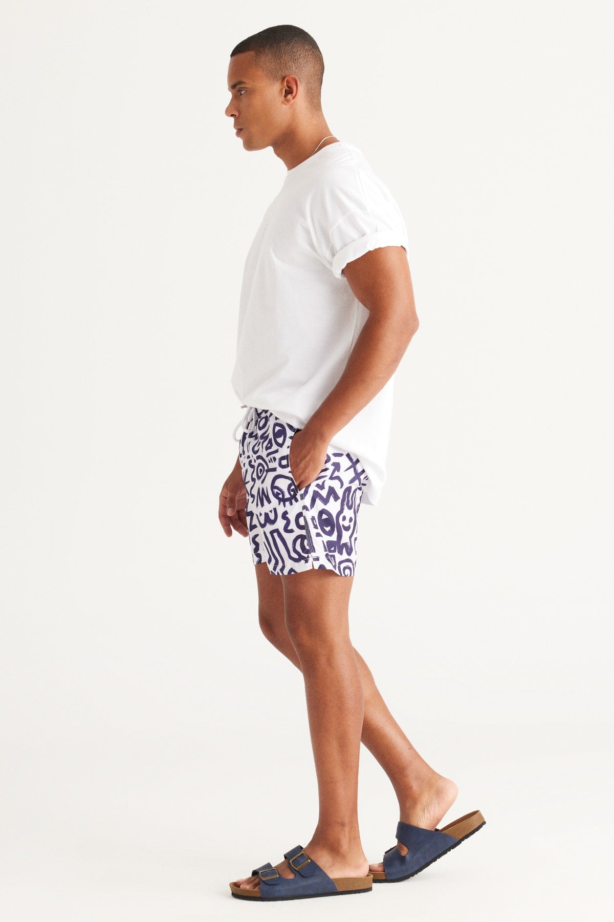 Men's White-Navy Blue Standard Fit Regular Fit Side Pockets Patterned Swimwear Marine Shorts