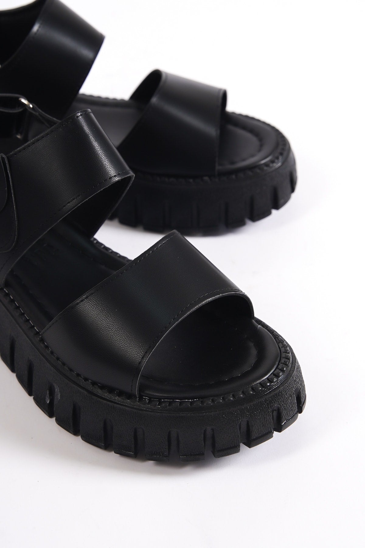 735-S Black Gladiator Platform Sandals