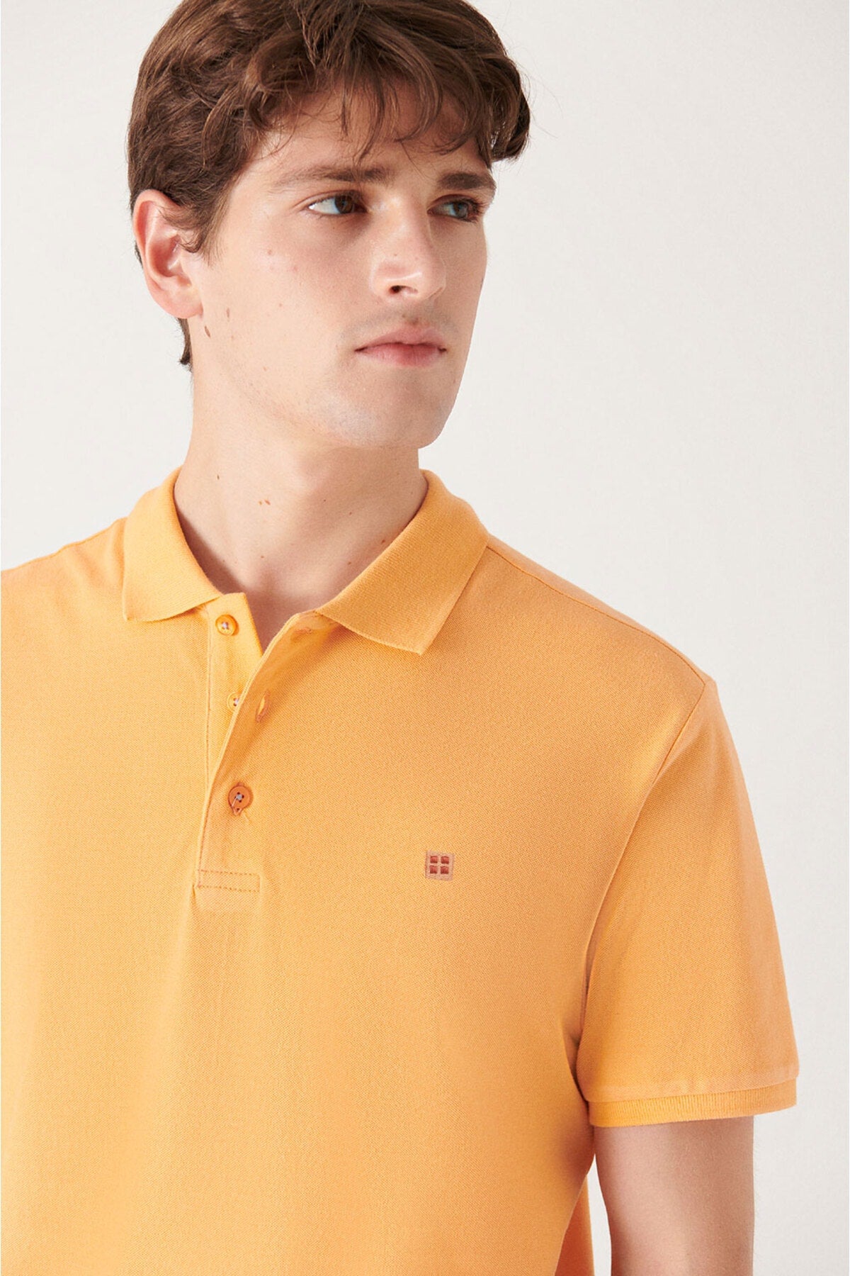  Мужская светло-оранжевая дышащая футболка из 100 % хлопка стандартного кроя с воротником-поло стандартного кроя E001004