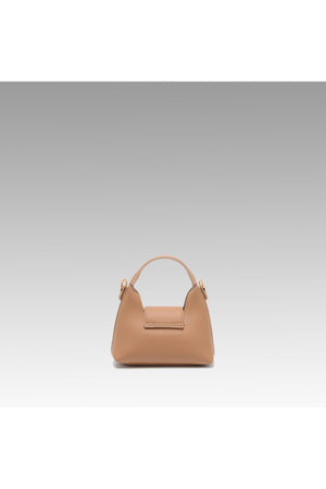 Camelfarbene, detailreiche Mikrotasche mit Anhänger