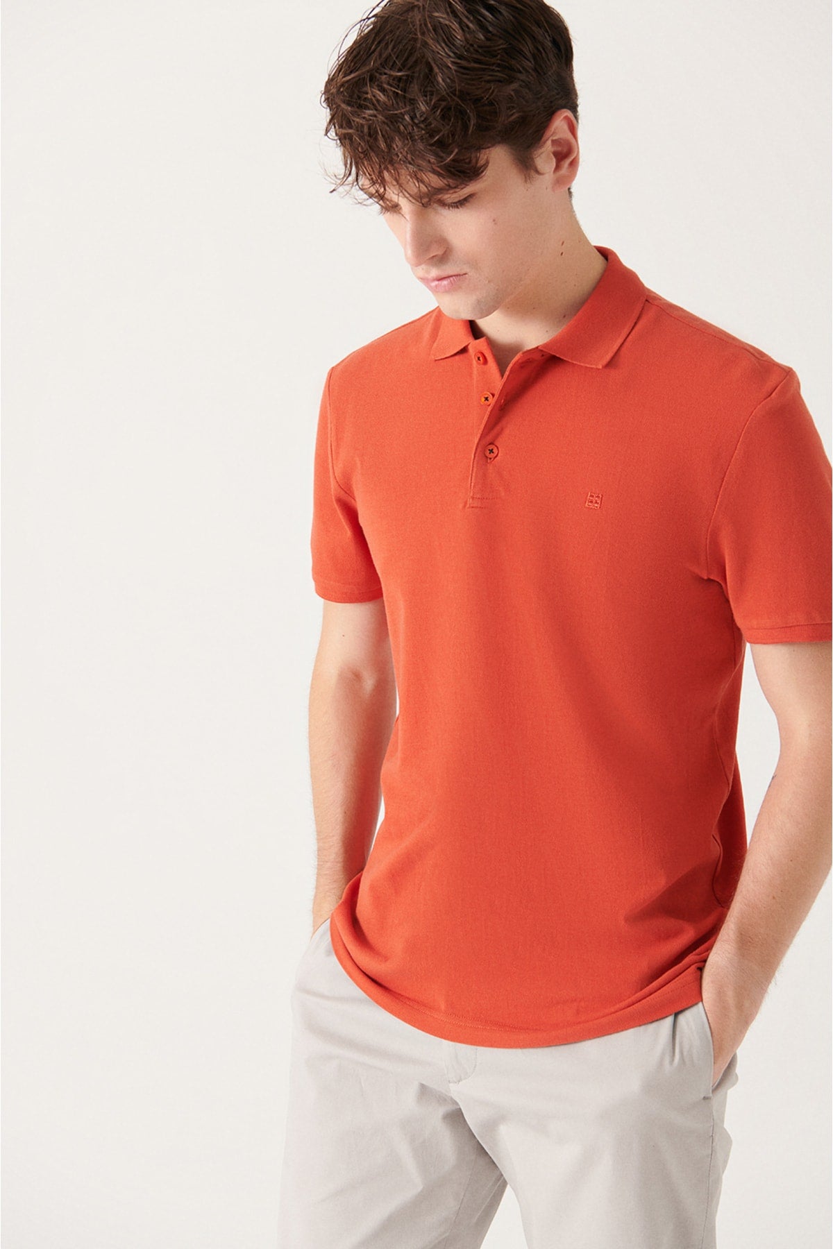  Мужская темно-оранжевая дышащая футболка из 100 % хлопка стандартного кроя с воротником-поло стандартного кроя E001004