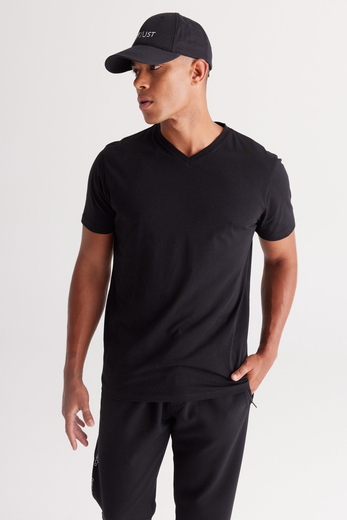 Men's Black 100% Cotton Slim Fit Slim Fit V-Neck Short Sleeved T-Shirt