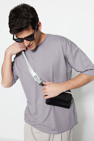 Graues Basic-T-Shirt mit Rundhalsausschnitt und kurzen Ärmeln für Herren