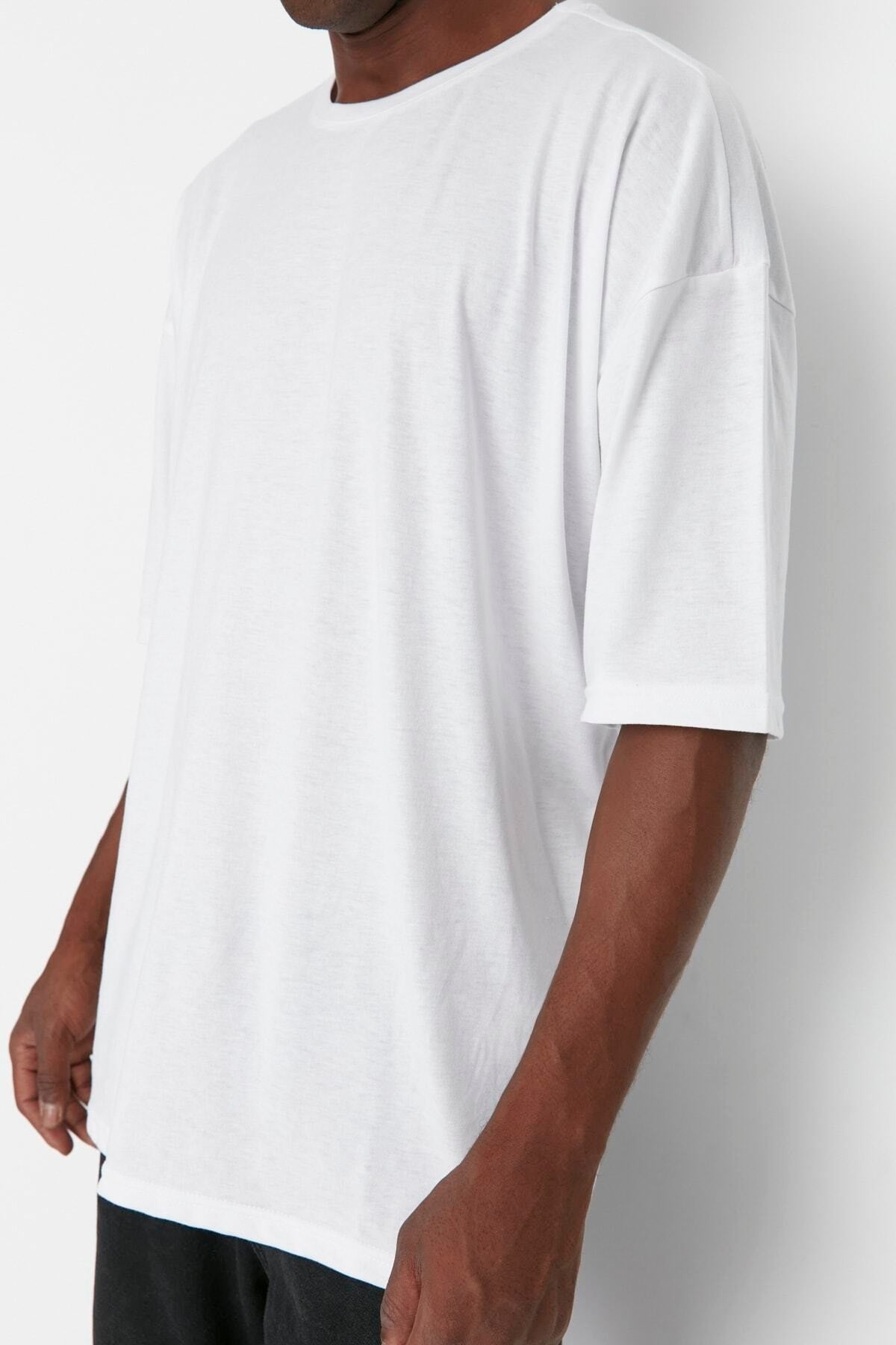 White Men's Basic Oversize Crew Neck Short Sleeve T-Shirt TMNSS22TS0317