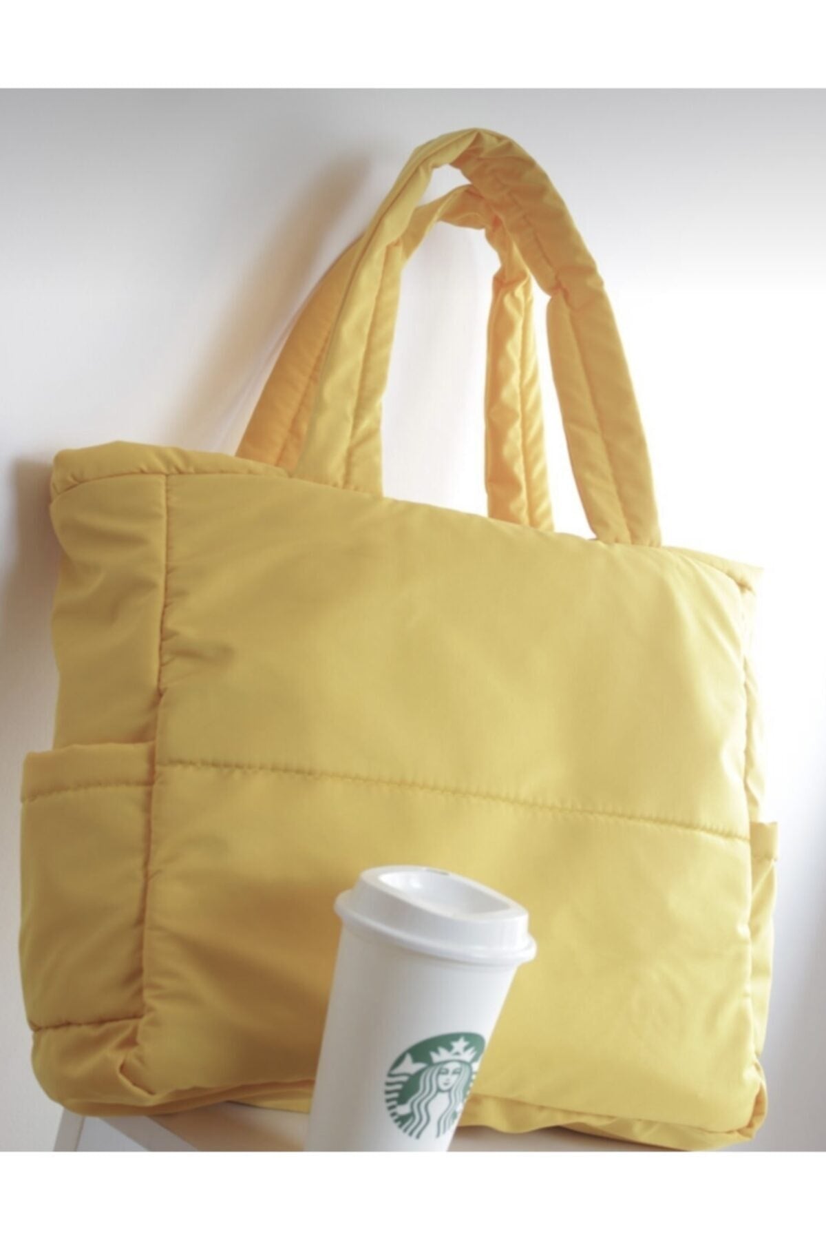 Shopper-Umhängetasche aus geprägtem Puffstoff für Damen
