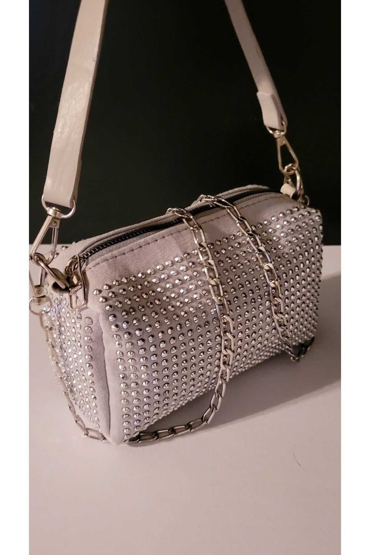 Bhm Hand- und Schultertasche mit Kettenriemen in Grau