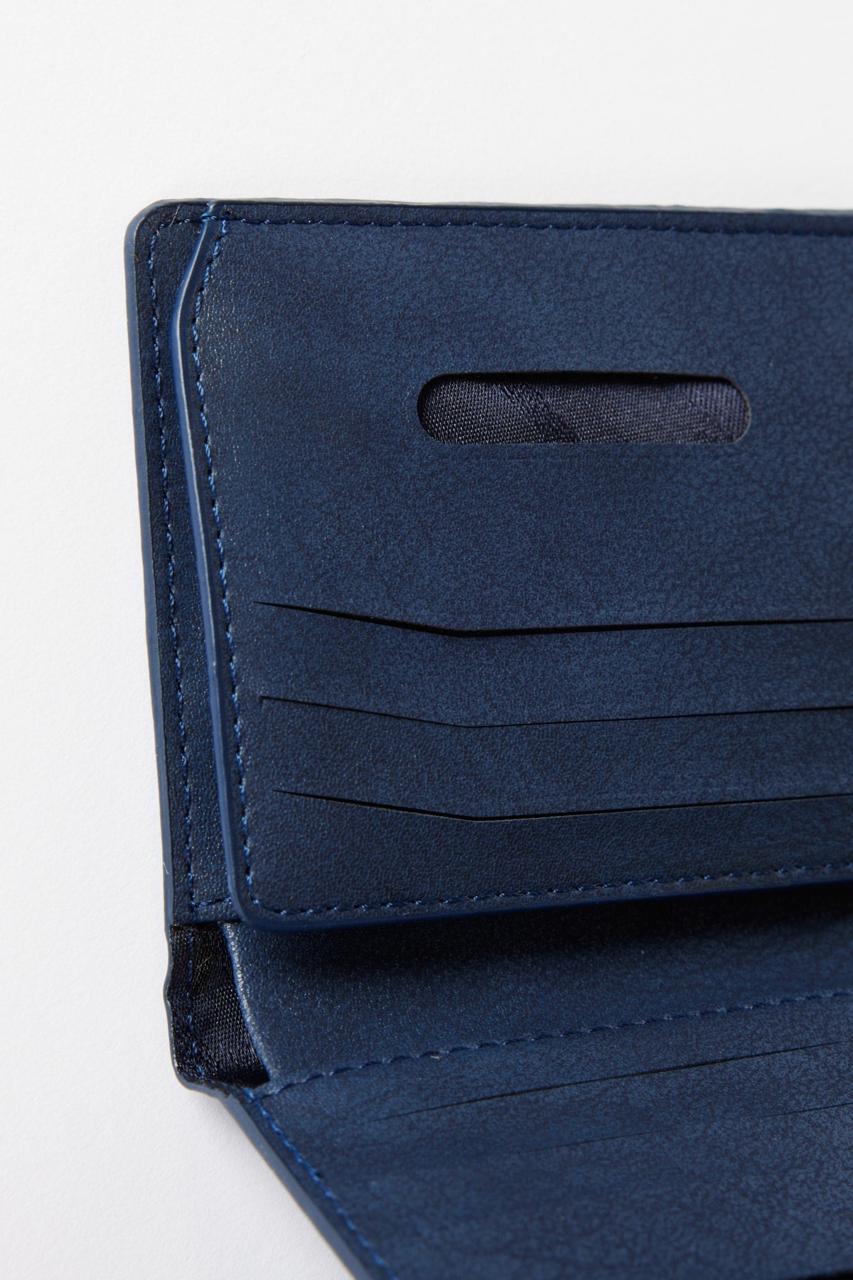 Marineblaue Herrenbrieftasche