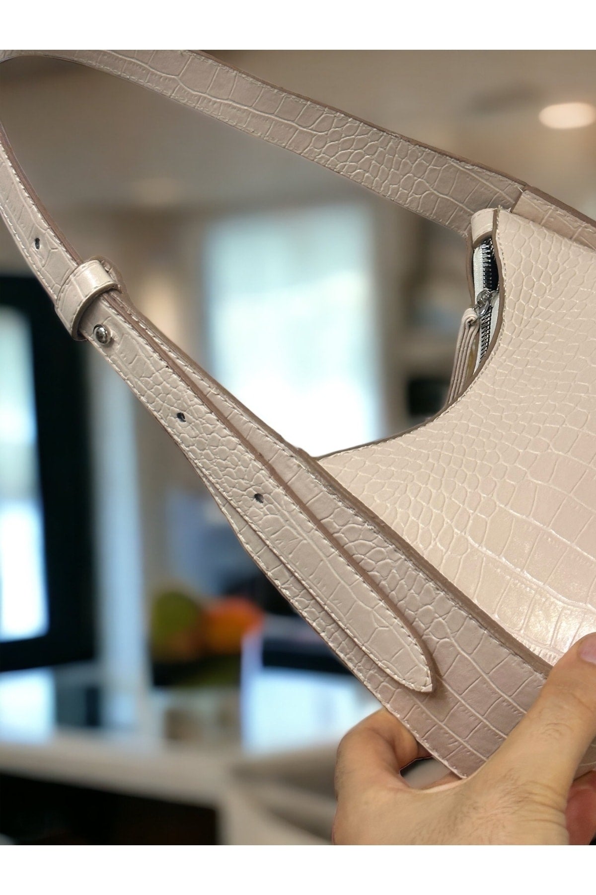 Cream Women'S Crocodile Baguette Bag