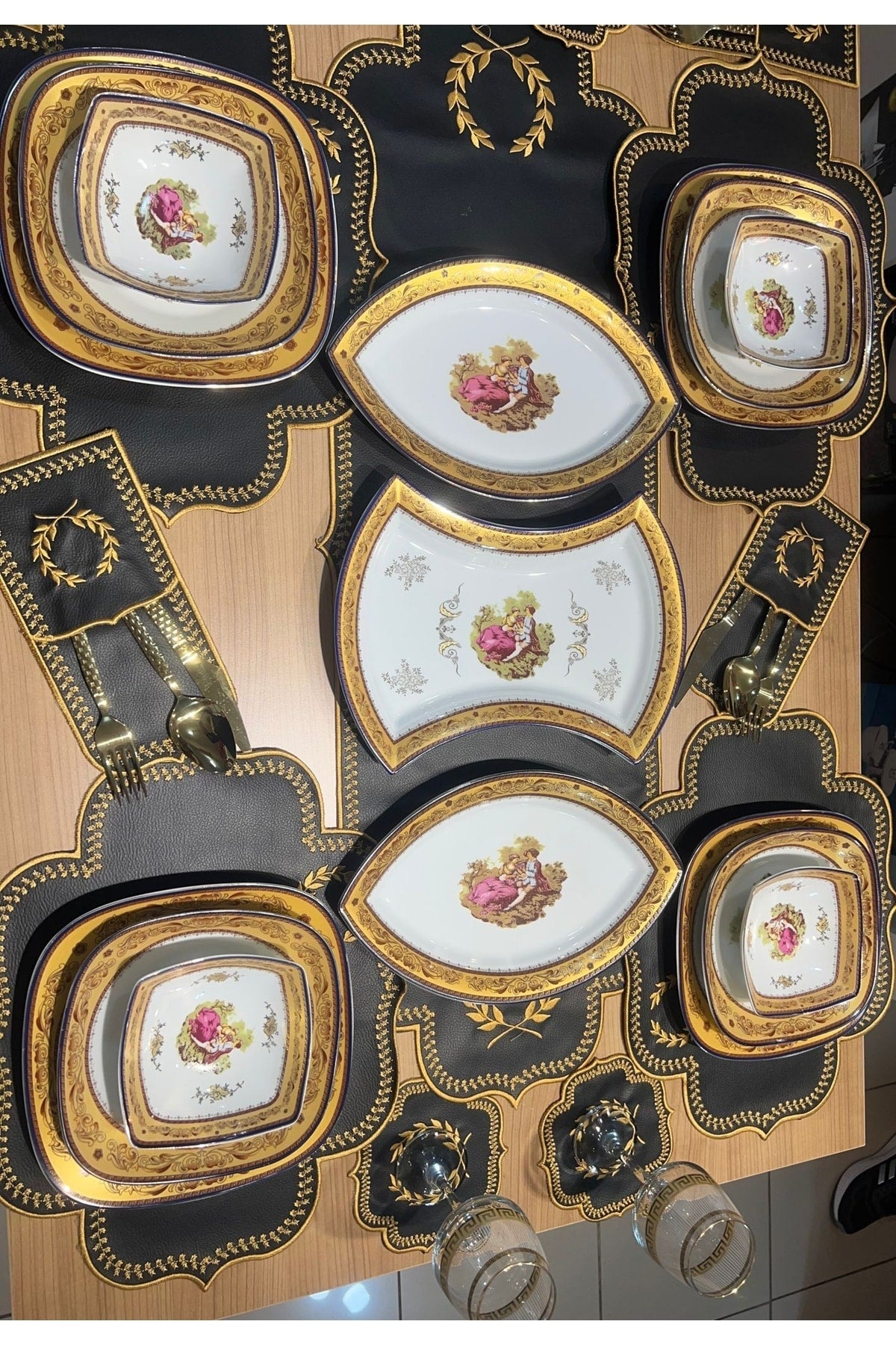 27 Piece Dinner Set Gold Gold Porcelain Patterned Dinner Set for 6 Persons Antique