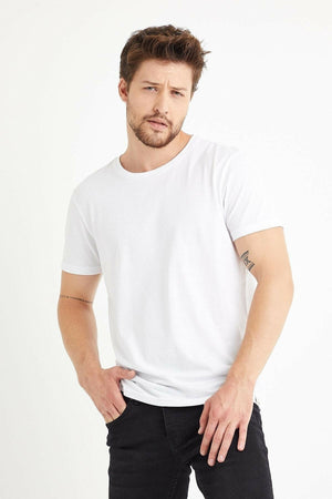 Weißes Herren-T-Shirt aus Baumwolle mit normalem Rundhalsausschnitt und bequemer Passform
